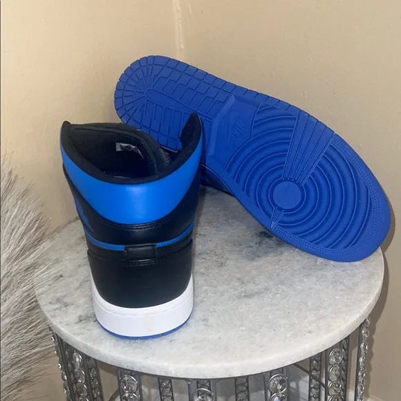 Nike Air Jordan 1 Mid - Picture 4 of 4